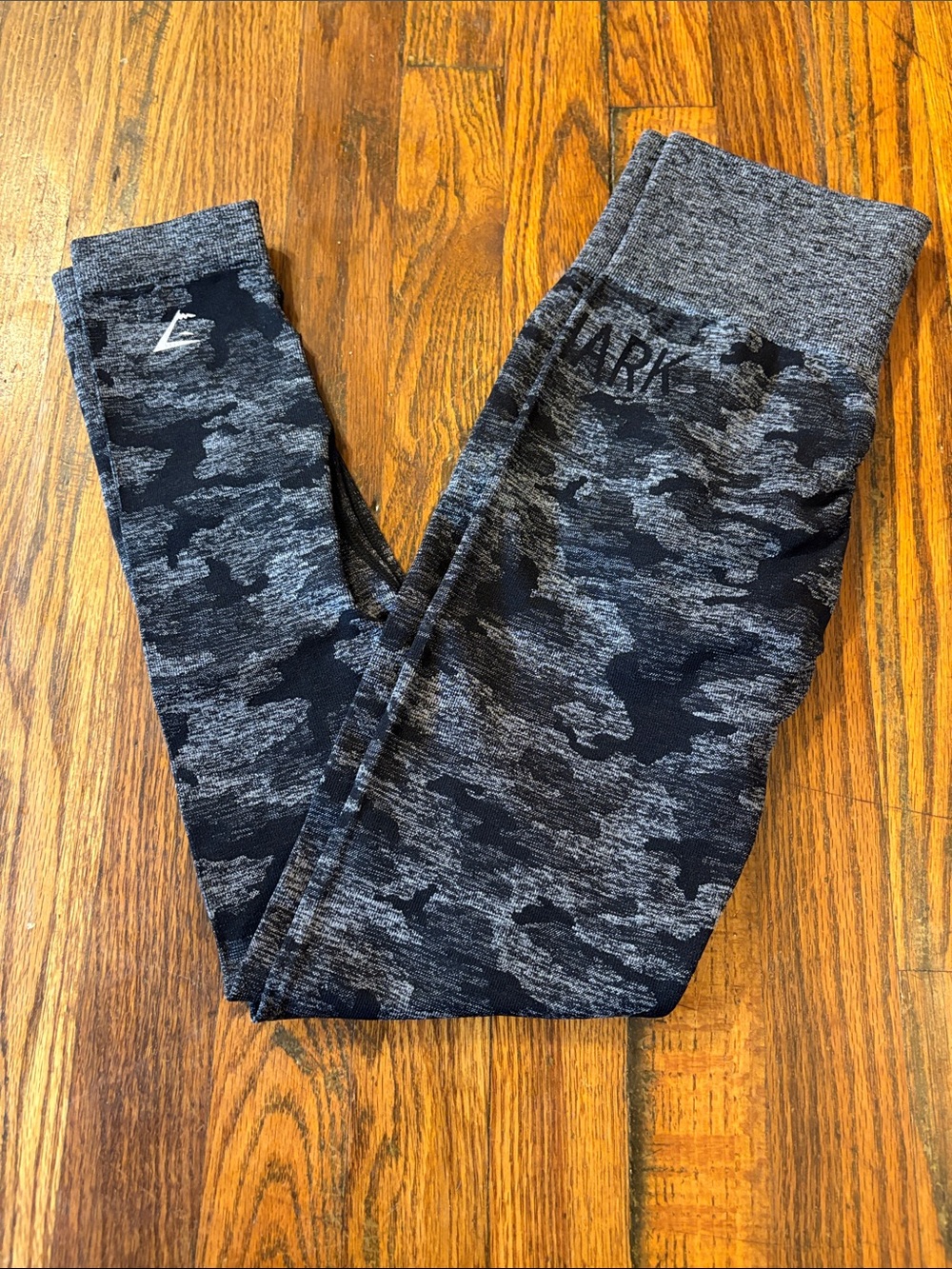 🎉Gymshark Black & Gray Camo Seamless Leggings!